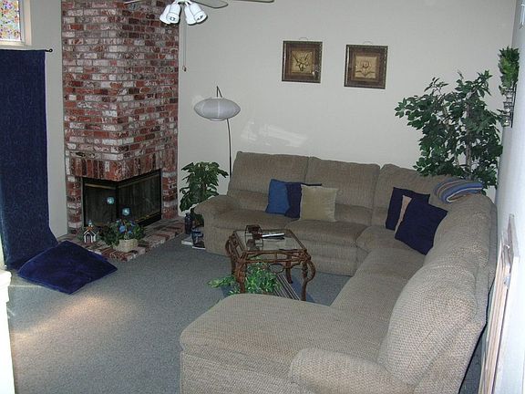 Family Room w/Fireplace