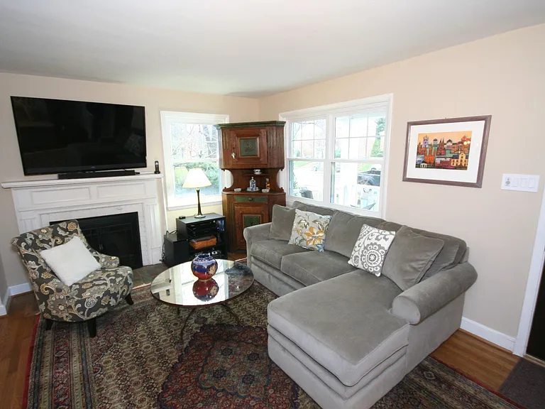 2626 N Quantico St — Photo 2