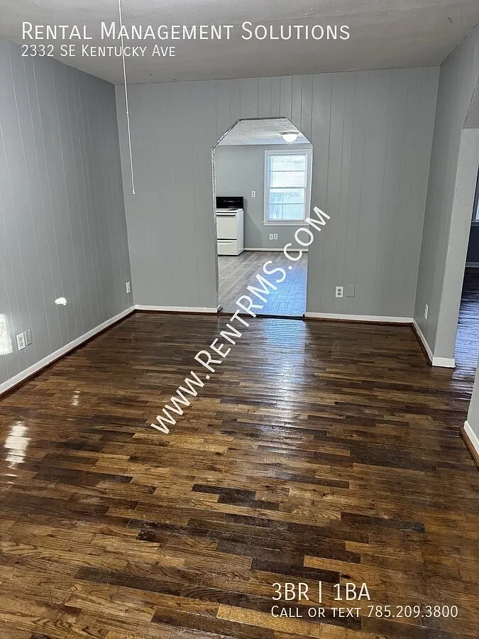 2332 SE Kentucky Ave — Photo 2