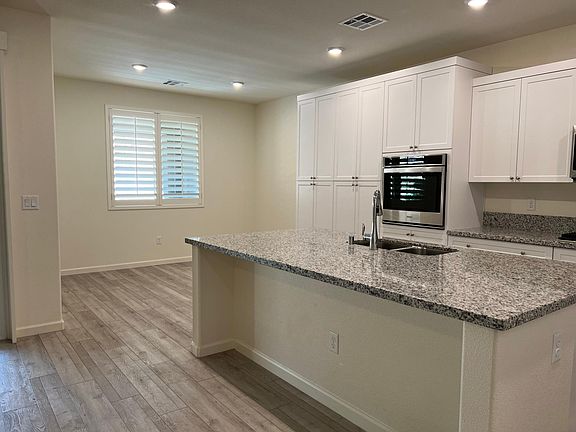 Kitchen & Dining Area