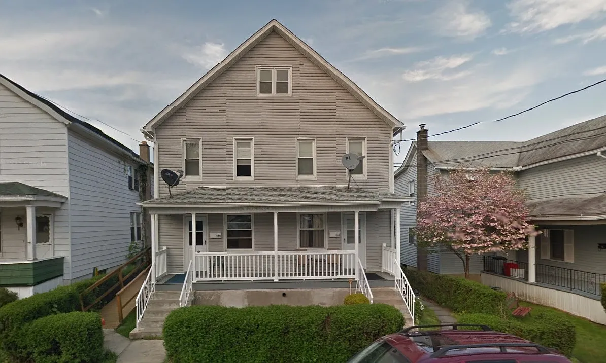 115 E Grove St photo 1