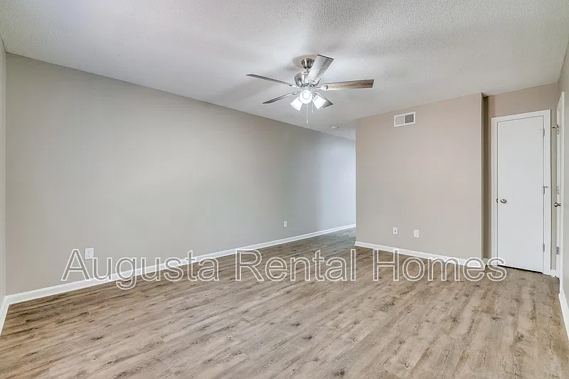 2 bed, 1.5 bath, 1005 sqft, $950 — Photo 2