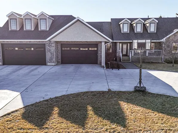 109 N Derochie Dr, Claresholm, AB T0L 0T0