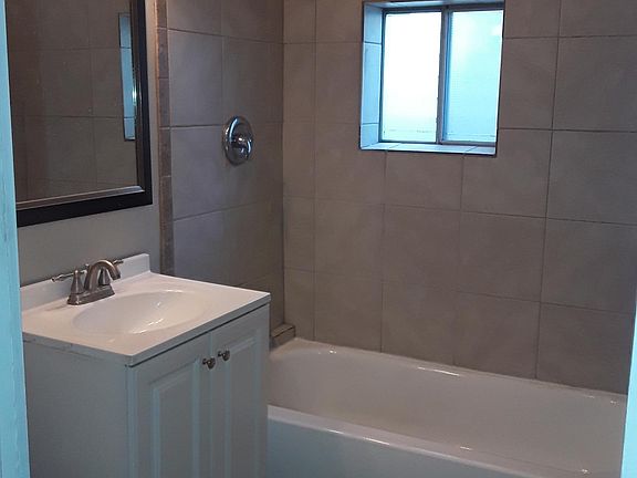 4th image of 10823 S Bensley Ave #2
