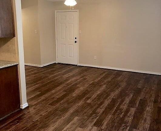 5th image of 1008 N Houston Ave