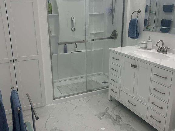 3rd image of 121 Maiden Ln