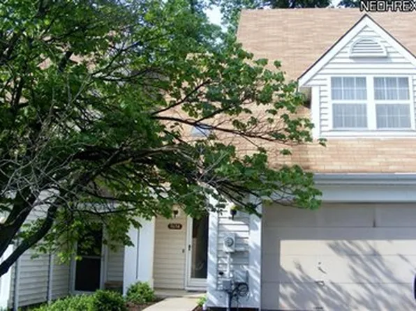 7674 Creekwood Ln #E19, North Royalton, OH 44133
