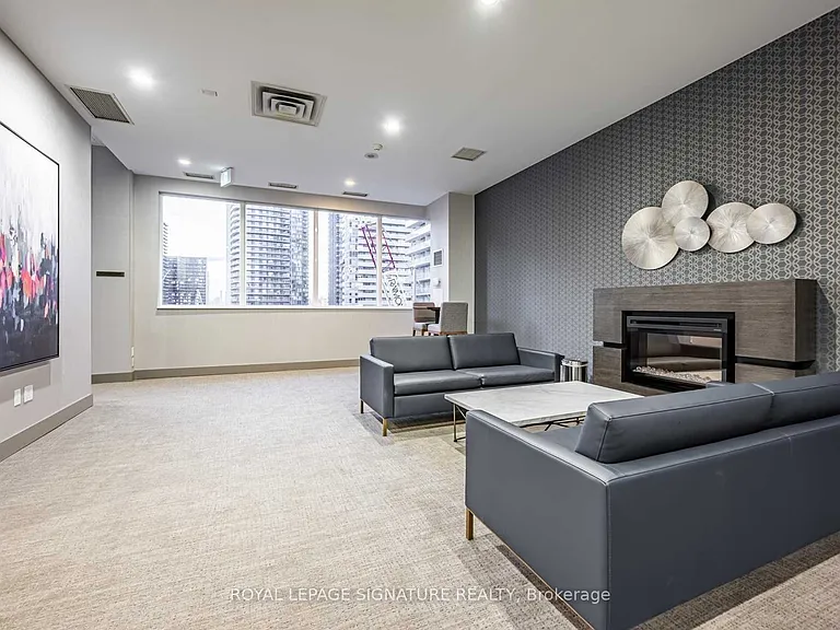 250 Wellington St W #632 — Photo 20