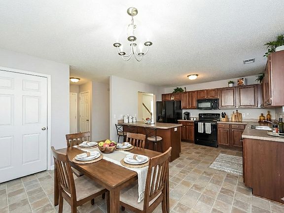 3rd image of 221 Hester Woods Dr