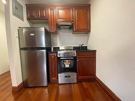 4th image of 502 E 89th St APT 4A