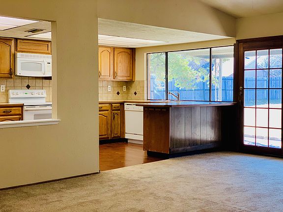3rd image of 2301 Travis Dr