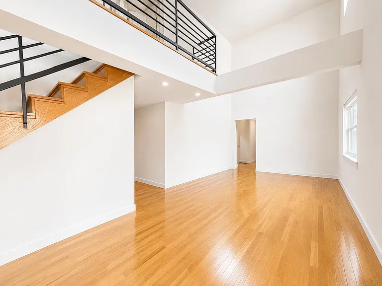 401 E 68th St #PHB — Photo 4