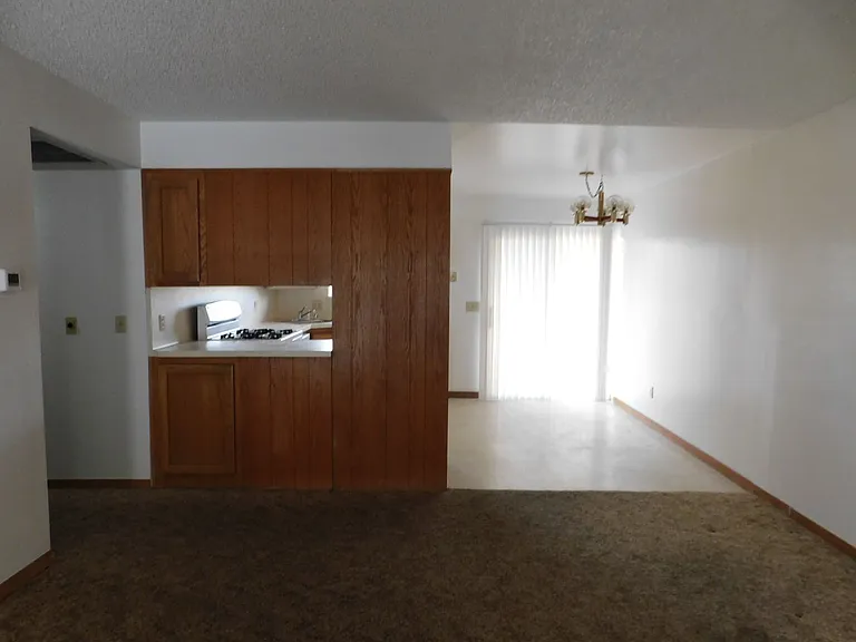 201 W Drummond Ave — Photo 3