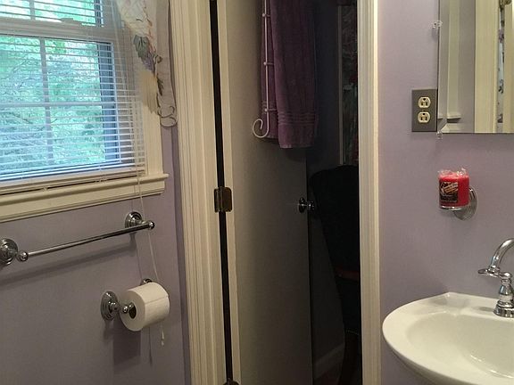 3rd image of 308 Carlisle Ave
