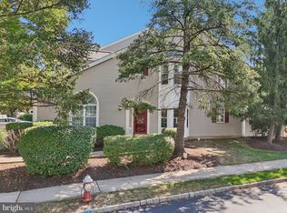 30 Sapphire Ln, Franklin Park, NJ 08823