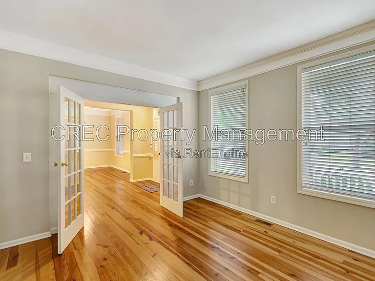 1071 Barfield St — Photo 7