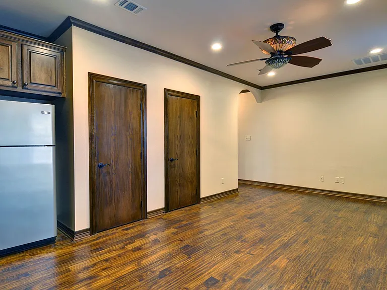 3407 Penticost St — Photo 35