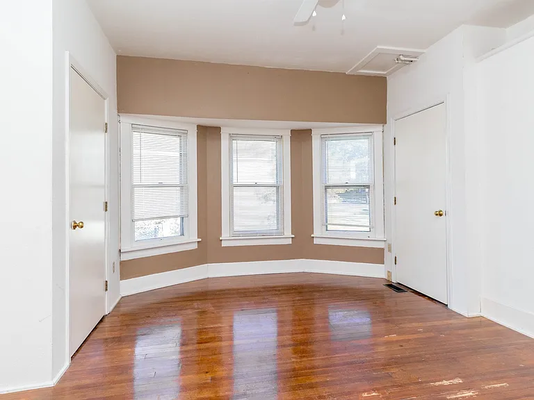 1405 Windsor St — Photo 19