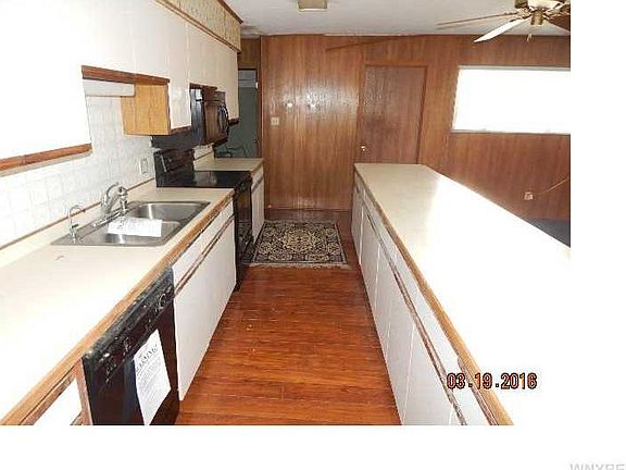 5th image of 9 N Shore Dr