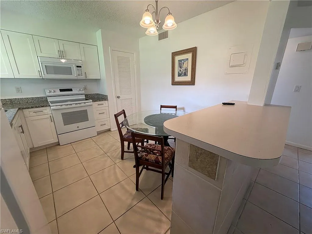 2 bed, 1.0 bath, 778 sqft, $1,350 — Photo 3