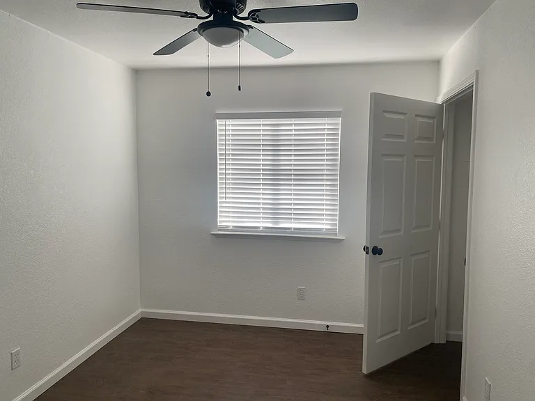 66 Redwood Ave — Photo 6