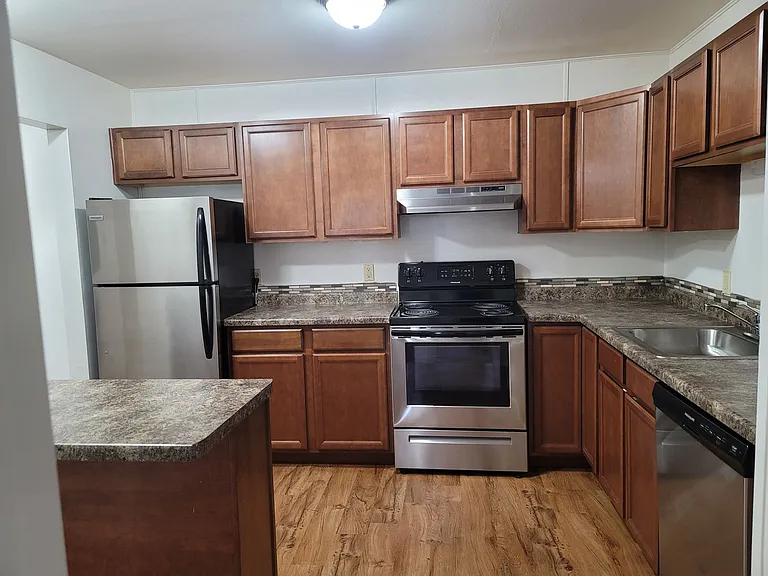 MOVE IN SPECIAL $600 Off your Move-in cost! Call the office for more details — Photo 18
