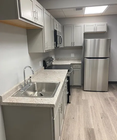 2413 Edgington Ave — Photo 3
