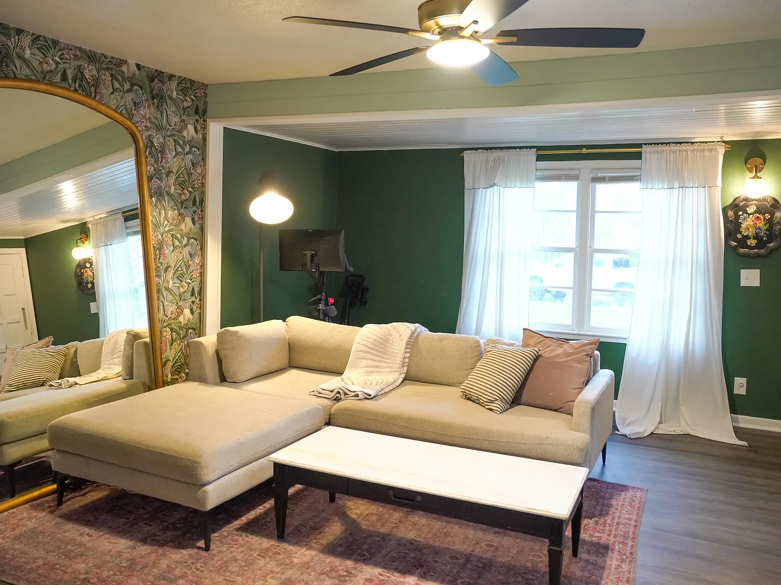 2 bed, 850 sqft, $2,400 — Photo 3