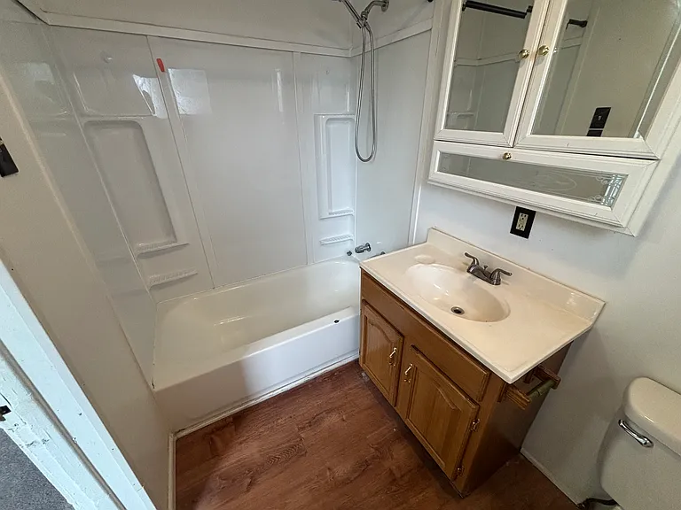 424 E Broad St #1 — Photo 16