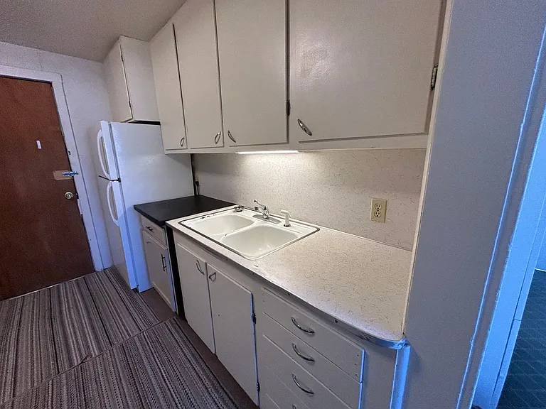 821 W Main St. — Photo 10