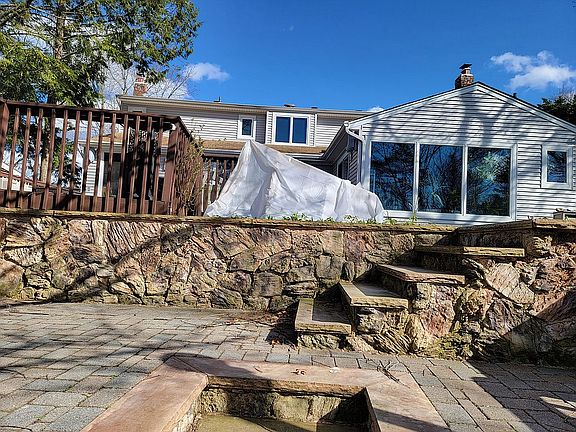 5th image of 27 Knoll Ln