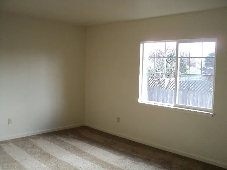 1301 Hallen Dr — Photo 6