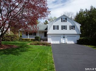 6 Kerr Farm Rd, Simsbury, CT 06070
