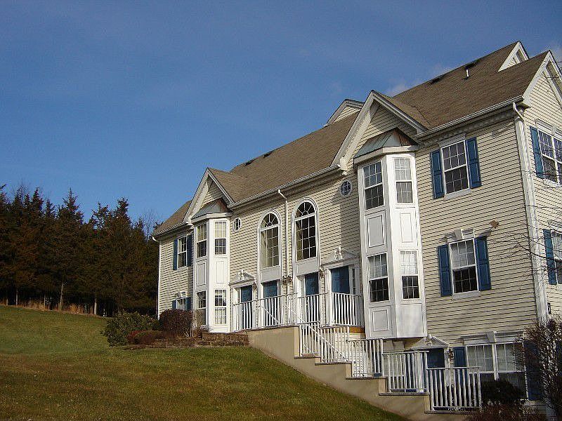 1305 Magnolia Ln