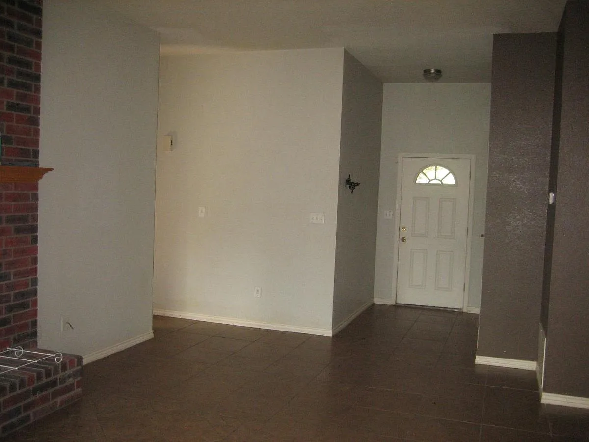 3 bed, 1340 sqft, $1,700 — Photo 2