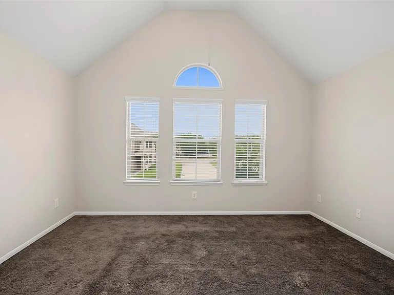 8403 Columbia Forest Dr — Photo 10