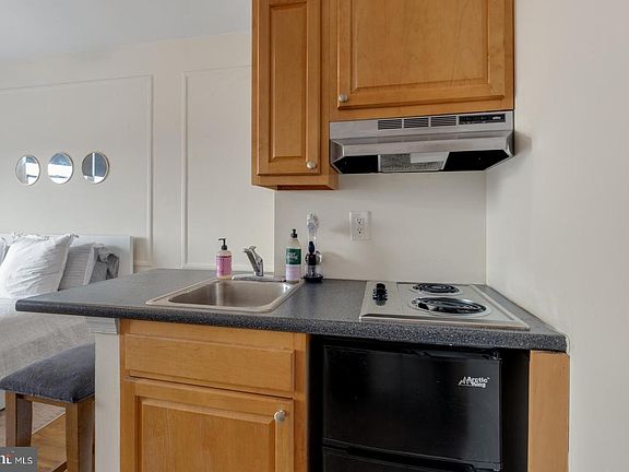 5th image of 1324 Locust St #-1523
