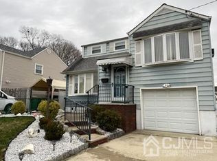 2 Lily St, Parlin, NJ 08859