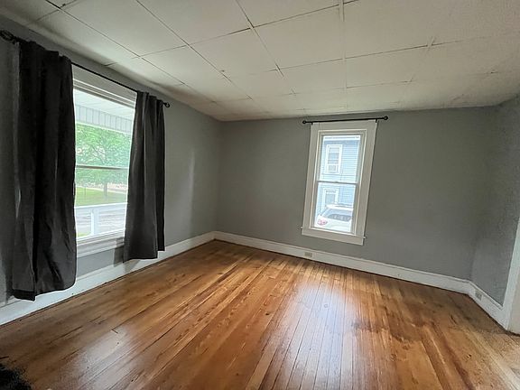 2nd image of 305 Russell St