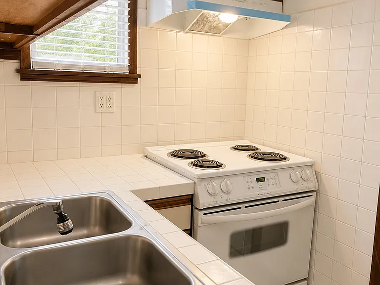 931 SE 8th St #B — Photo 8