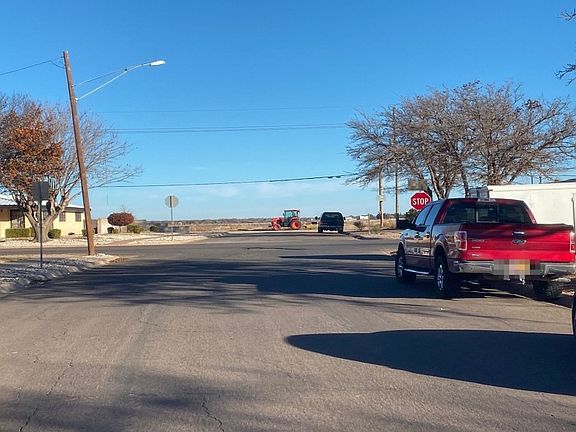 4th image of 702 Canoncito Dr