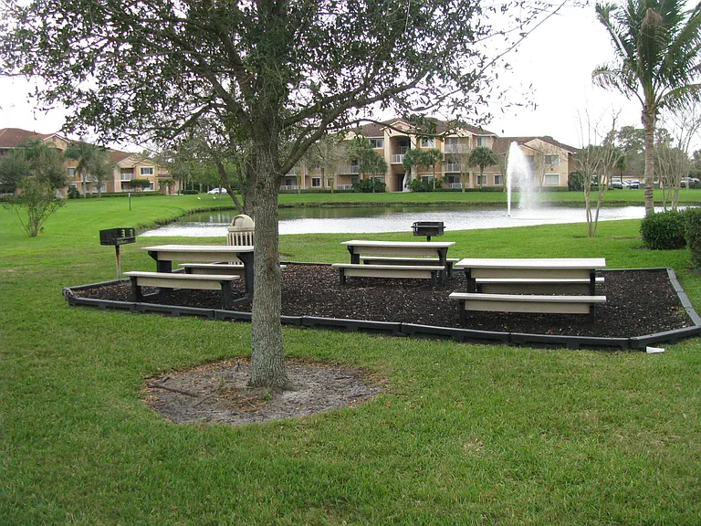 291 SW Palm Dr #303 — Photo 15