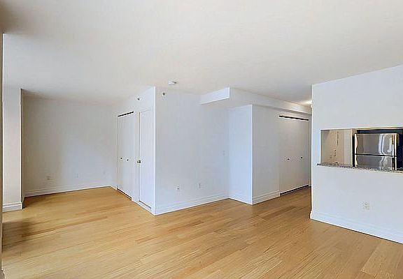 5th image of 150 E 44th St APT 28F