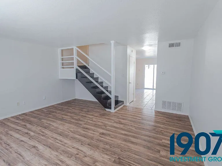611 Sinclair Dr — Photo 4