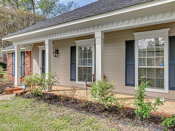 5th image of 326 Sagewood Dr