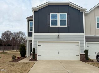 932 Clearhaven Ln, Fuquay Varina, NC 27526