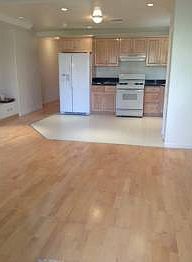 5th image of 829 N Sycamore Ave