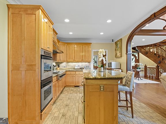 15th image of 1091 Echota Rd