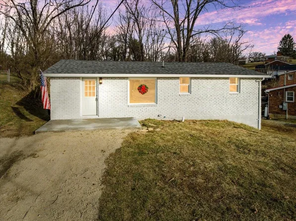 701 Orchard Rd, Pulaski, VA 24301
