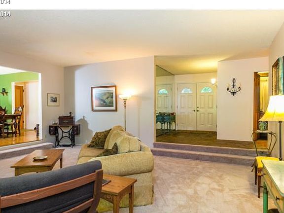 4th image of 10590 SE Eastmont Dr
